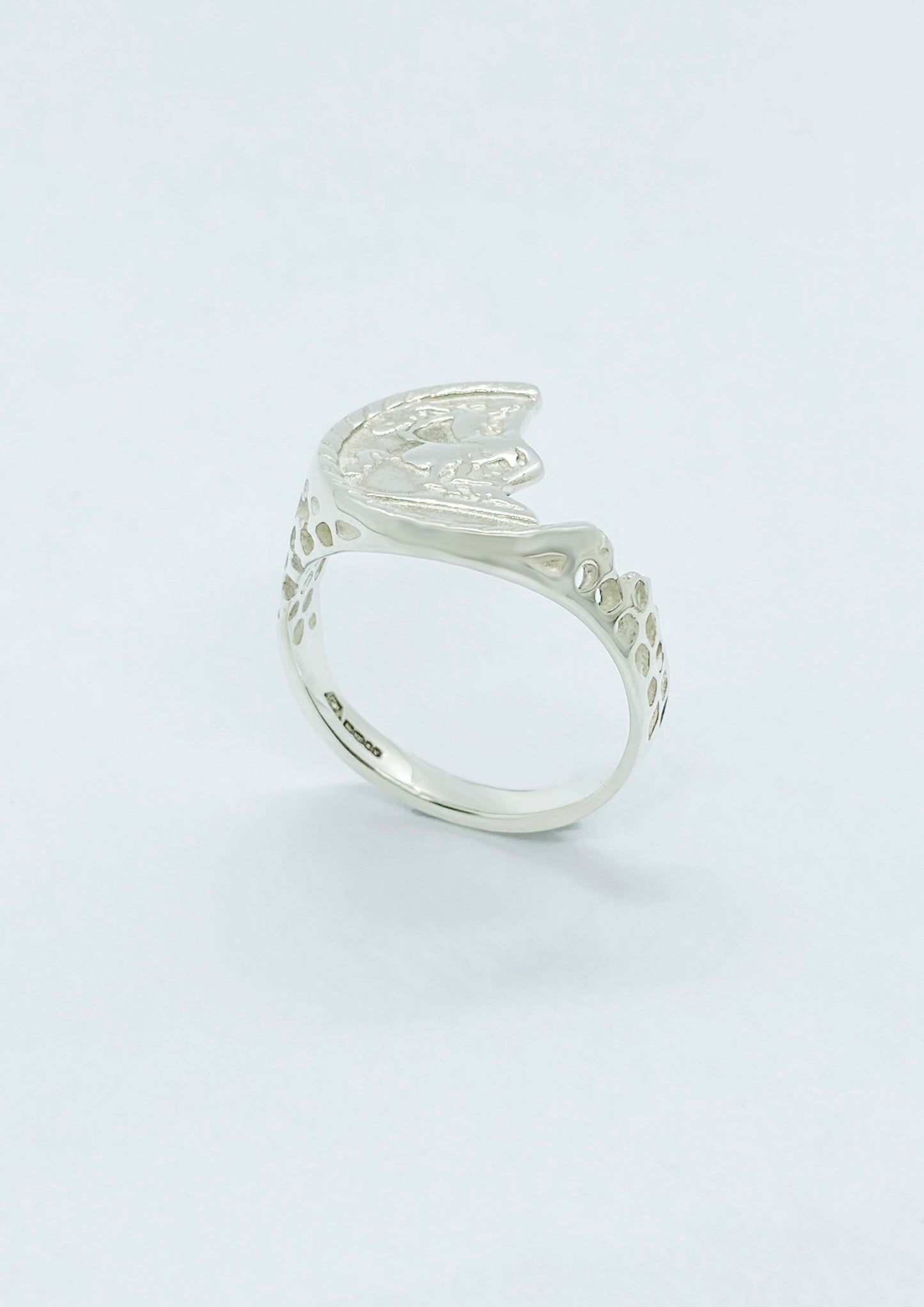 09. Smashed Sovereign Ring