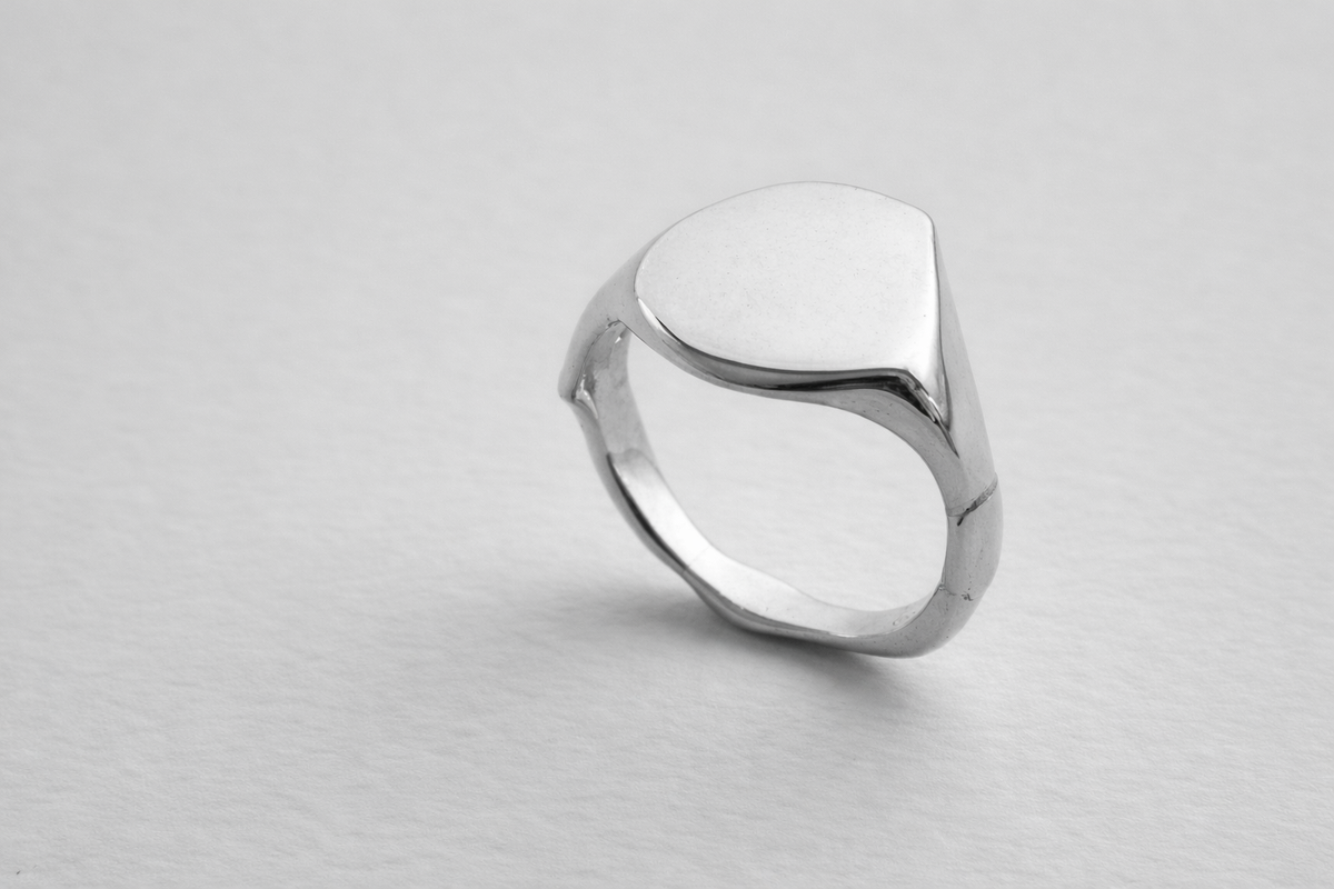 07. Dripping Edged Signet