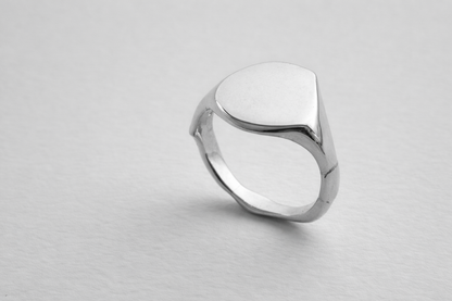 07. Dripping Edged Signet